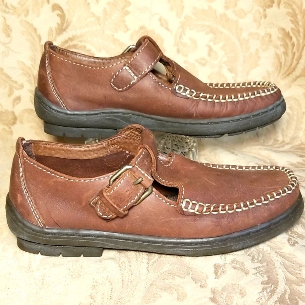 Hush puppies Vintage Hand Stitched ,genuine leather Womens loafers.